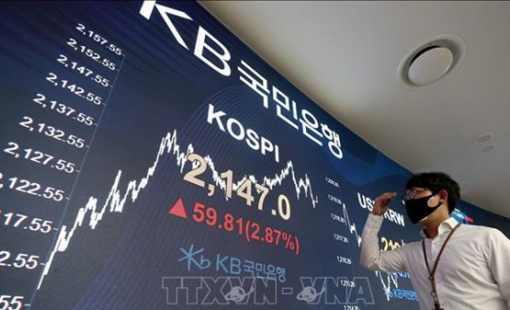 Thị trường chứng khoán Tokyo tăng hơn 4% lên mức cao kỷ lục