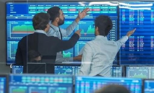 Phiên 7/10: Khối ngoại tiếp đà bán ròng hơn nghìn tỷ, ngược chiều tung 260 tỷ "gom" một cổ phiếu bluechip