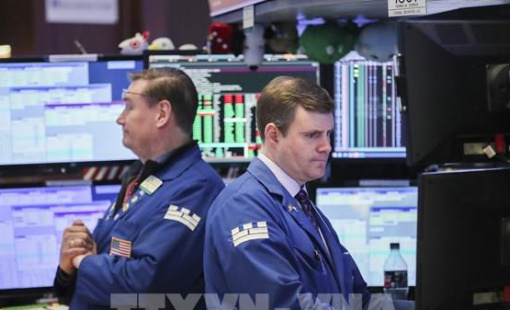 Chứng khoán Âu-Mỹ chững đà tăng do bất ổn chính trị