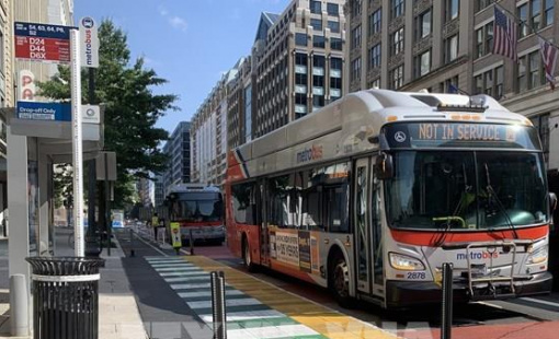 Mỹ áp thuế nhập khẩu 50% đối với xe tải, 10% với xe buýt