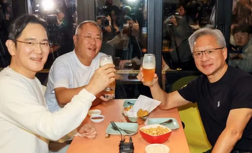 Dấu hiệu bong bóng AI sắp nổ tung: Chỉ cần CEO Nvidia đi ăn gà rán, cổ phiếu quán bán gà ngay lập tức bốc đầu tăng 20%