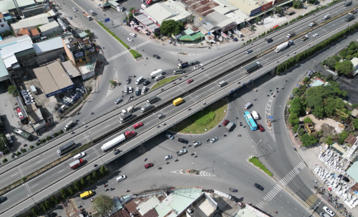 Quốc lộ 13 trở mình