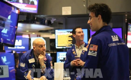 Chỉ số Dow Jones tiếp tục lập kỷ lục