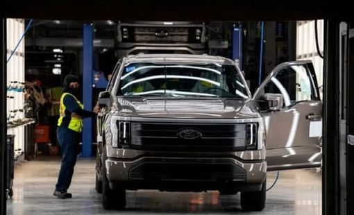 Tesla, Ford đau đầu vì tồn nhiều xe điện hạng sang