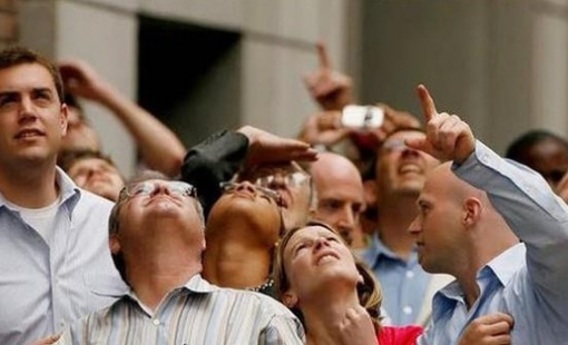 VN-Index bất ngờ đảo chiều hồi phục với thanh khoản thấp: Đáy quanh đây hay chỉ là nhịp "bull trap"?