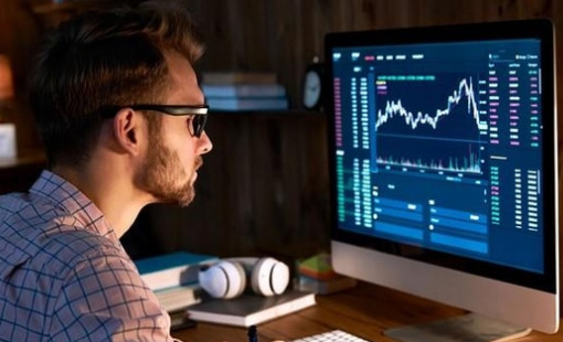 Phiên 19/11: Khối ngoại tiếp tục bán ròng hơn 700 tỷ đồng, loạt cổ phiếu bluechips bị "xả" mạnh