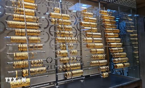 Giá vàng châu Á rời khỏi mức cao nhất gần hai tuần