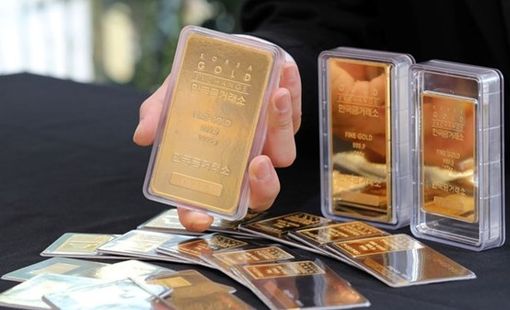 Giá vàng tăng nhẹ khi USD giảm, kỳ vọng Fed hạ lãi suất yếu đi