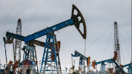 Giá dầu tăng khi OPEC+ quyết định không nâng sản lượng vào năm tới