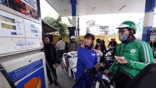 Giá xăng giảm nhẹ trong kỳ điều hành chiều 6/11