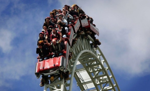 Chấm dứt tháng tăng phi mã "trần cứng" 14 phiên liên tiếp, một cổ phiếu "phi" từ trần xuống sàn, Chủ tịch HĐQT đăng ký thoái vốn ngay đỉnh