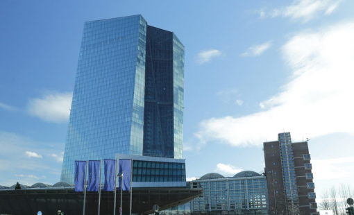 Đánh giá tích cực hơn về nền kinh tế, ECB giữ nguyên lãi suất