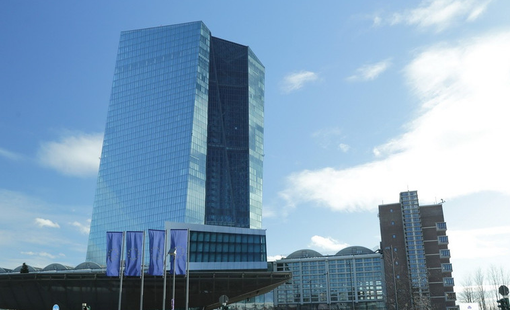 Đánh giá tích cực hơn về nền kinh tế, ECB giữ nguyên lãi suất