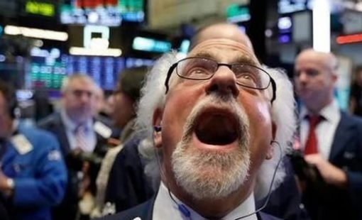 Phiên 18/12: Khối ngoại bán ròng mạnh tay gần 900 tỷ đồng, một cổ phiếu bất động sản bị xả đột biến