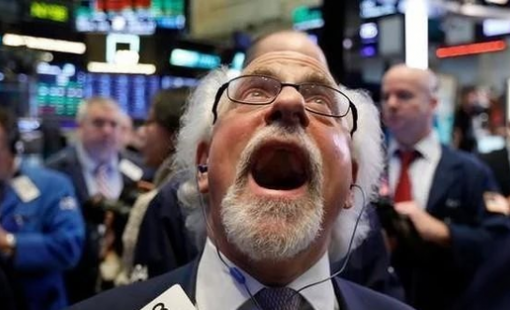 Một thế lực vừa tung hơn 300 tỷ đồng "gom" cổ phiếu Việt Nam trong phiên cuối tuần