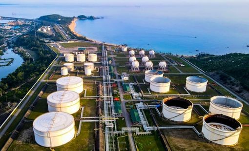 1 công ty dầu khí dự kiến lãi sau thuế hơn 2.000 tỷ đồng năm 2026, cổ phiếu kịch trần phiên cuối tuần