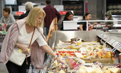 Kinh tế Mỹ tăng trưởng mạnh hơn dự đoán nhờ chi tiêu tiêu dùng mạnh mẽ