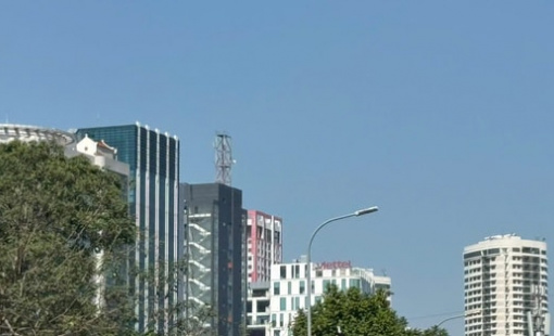 Giá nhà leo thang, hàng tồn kho tăng mạnh