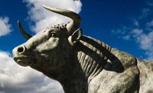 Dòng tiền "đổ bộ", một nhóm cổ phiếu bứt tốc mạnh mẽ, điều gì đang xảy ra?