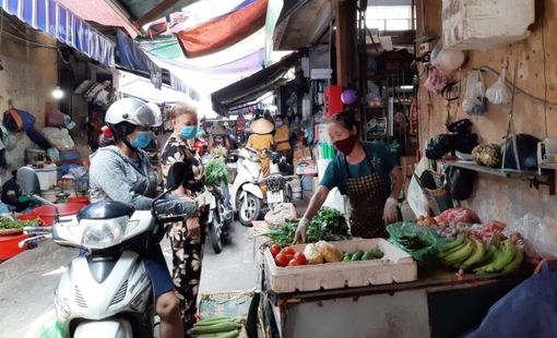Giá thực phẩm và nhiên liệu leo thang sau mưa lũ, CPI Việt Nam tháng 11 tăng mạnh
