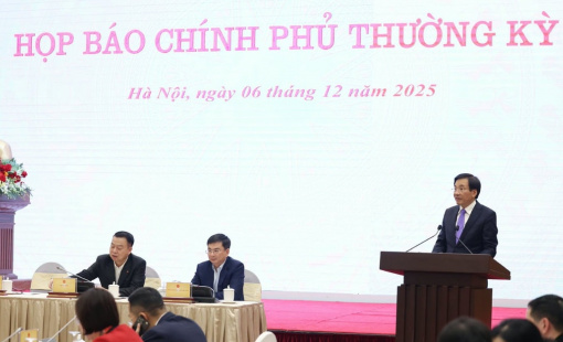 Họp báo Chính phủ tháng 11/2025: Kinh tế – xã hội duy trì đà phục hồi, quyết liệt khắc phục hậu quả bão lũ