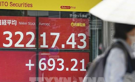 Thị trường chứng khoán châu Á biến động trái chiều trước đòn thuế quan mới nhất của Mỹ