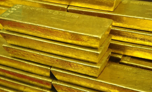 Giá vàng tăng vọt lên gần mức cao kỷ lục do lo ngại chiến tranh thương mại