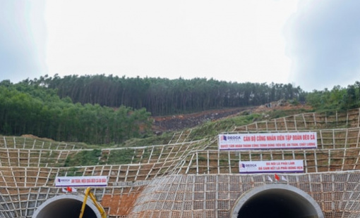 Cao tốc dài 88km hơn 20.000 tỷ đồng: 2/3 hầm xuyên núi được Liên danh Đèo Cả hoàn thành xây dựng, công nghệ đặc biệt giúp rút ngắn thời gian gần 7 tháng