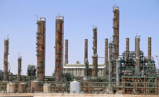 Giá dầu hạ nhiệt sau diễn biến mới trong xung đột Nga-Ukraine