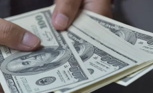 Đồng USD lao dốc khi Mỹ trì hoãn áp thuế, đồng euro tăng giá