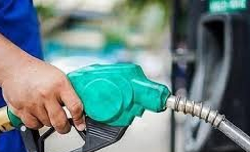 Giá xăng tăng tiếp 260 đồng/lít, RON 95 vượt 21.300 đồng/lít