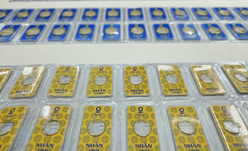 Giá vàng trong nước và USD ngân hàng đồng loạt tăng