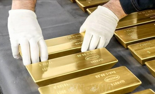 Giá vàng chạm mức “đỉnh” mới do lo ngại về chính sách thuế của Tổng thống Mỹ