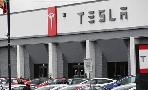 Tesla triệu hồi hơn 375.000 xe do vấn đề trợ lực lái