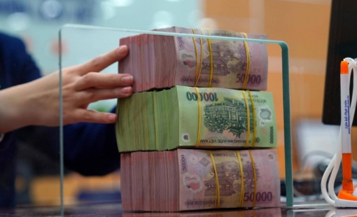 Lãi suất huy động ngân hàng vẫn chưa "hạ nhiệt"
