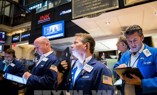 Đà giảm của chứng khoán Mỹ chậm lại sau tuyên bố hoãn áp thuế đối với Mexico