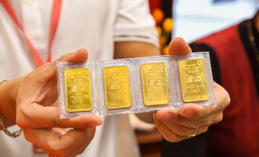 Tỷ giá lấy lại đà tăng, giá vàng vẫn "nóng" trước ngày vía Thần Tài