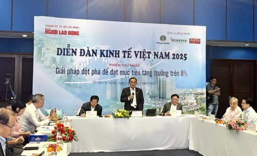 Nguy cơ bong bóng tài chính nếu 2,5 triệu tỷ đồng chảy vào chứng khoán, bất động sản