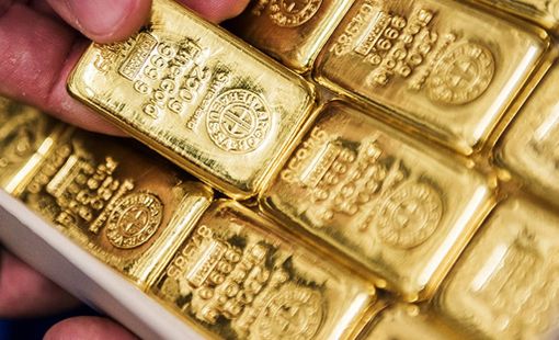 Nhà đầu tư "tranh thủ" chốt lời, giá vàng thế giới giảm nhẹ