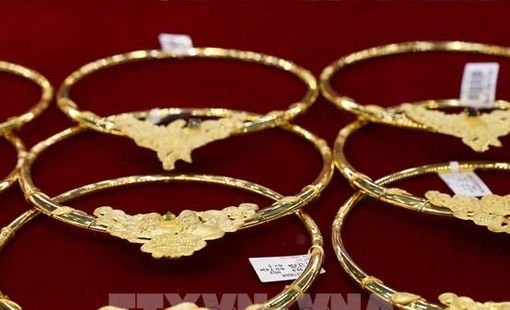 Giá vàng lập kỷ lục mới do lo ngại về thuế quan