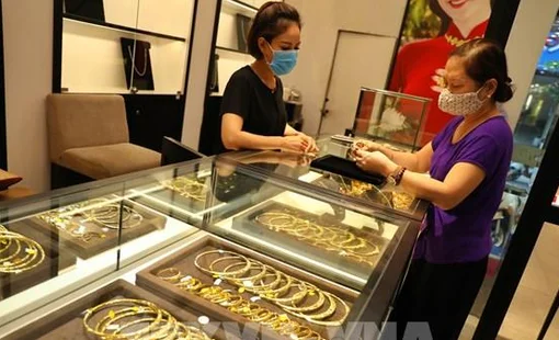 Giá vàng thu hẹp đà giảm khi đồng USD suy yếu