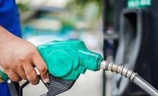 Giá xăng dầu giảm mạnh, RON 95 xuống dưới 20.500 đồng/lít