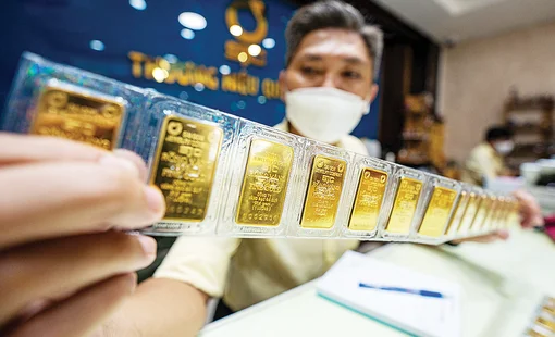 Giá vàng miếng SJC tăng "sốc", tiến tới mốc 107 triệu đồng/lượng