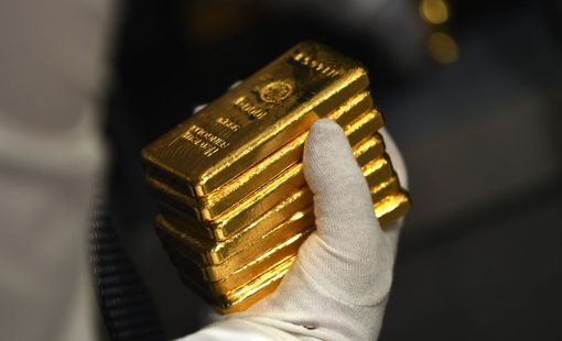 Giá vàng thế giới “bứt tốc”, vượt 3.300 USD/ounce