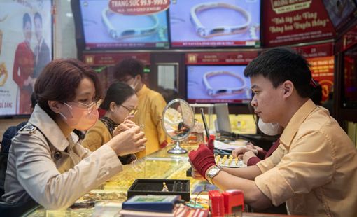 Giá vàng diễn biến trái chiều giữa các thương hiệu