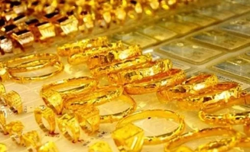 Sáng 28/4, doanh nghiệp giảm giá mua vào vàng nhẫn, vàng SJC nửa triệu đồng mỗi lượng