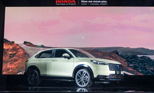 Honda ra mắt HR-V bản hybrid, công bố giá bán mẫu xe máy điện đầu tiên của hãng tại Việt Nam