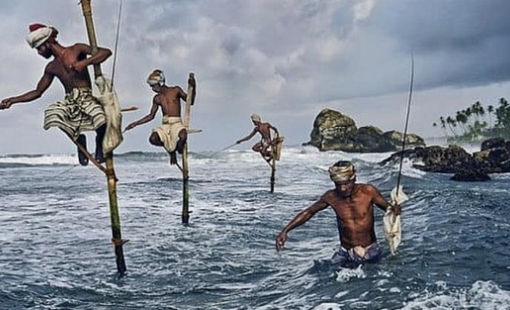 Phiên 15/5: Khối ngoại tiếp đà mua ròng mạnh tay, "tung" hơn 800 tỷ đồng gom 2 cổ phiếu ngân hàng