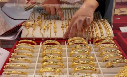 Giá vàng thế giới đi lên sau động thái của Moody's