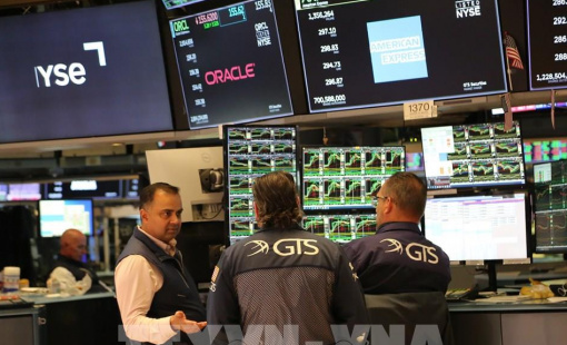 Một tháng đầy biến động của thị trường chứng khoán Mỹ